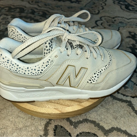 New Balance Cream and Gold Women's Sneakers - Picture 5 of 7